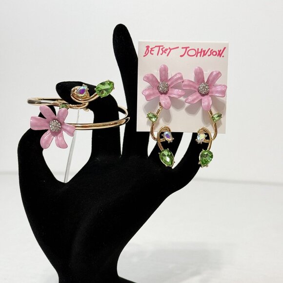 Betsey Johnson NWOB Gold Tone Flower Bangle Bracelet Crystal Accent Drop Earring - Picture 12 of 16